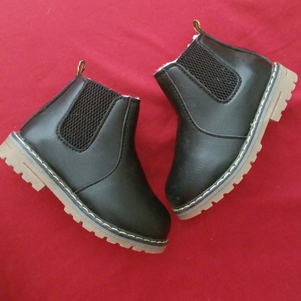 Toddler sherpa lined boots